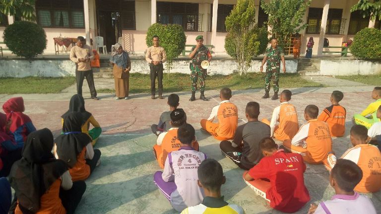 Danramil 08 Tandun Berikan Wawasan Kebangsaan Kepada Siswa SMK